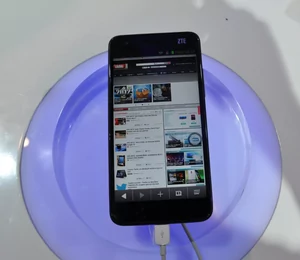 CES 2013 : prise en main vidéo du ZTE Grand S